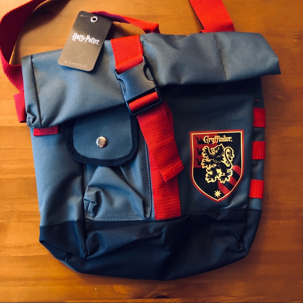 NWT ✨ Harry Potter Gryffindor Messenger Bag
